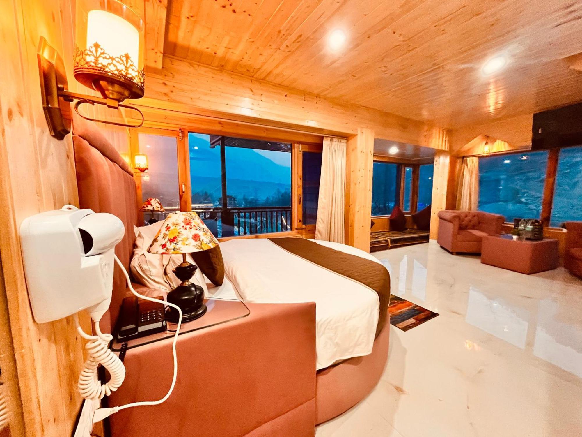 Hotel Himalayan Fort Resort, - ! Riverside Property !! Big Lawn With Bonfire !! Best Selling !! Scenic River & Mountais View !! Big Parking !! Luxury Balcony !! Playing Zone !! Property Of The Year ! M 98160-43600